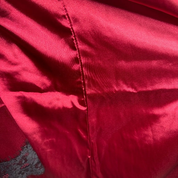 Women's Red  Short Satin Robe with Black Lace Trim size XL - Picture 13 of 13